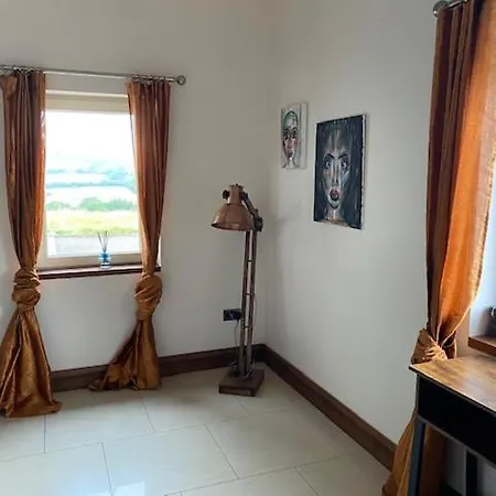 Villa Luxury Idyllic View Setting With Hot Tub